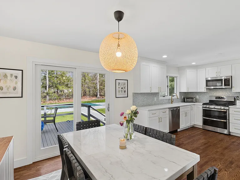 135 Pembroke Dr — Photo 18
