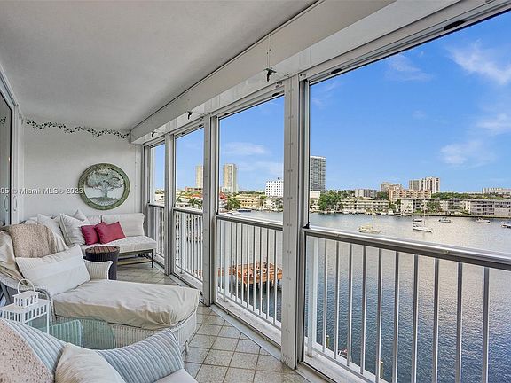 4th image of 410 Golden Isles Dr APT 708