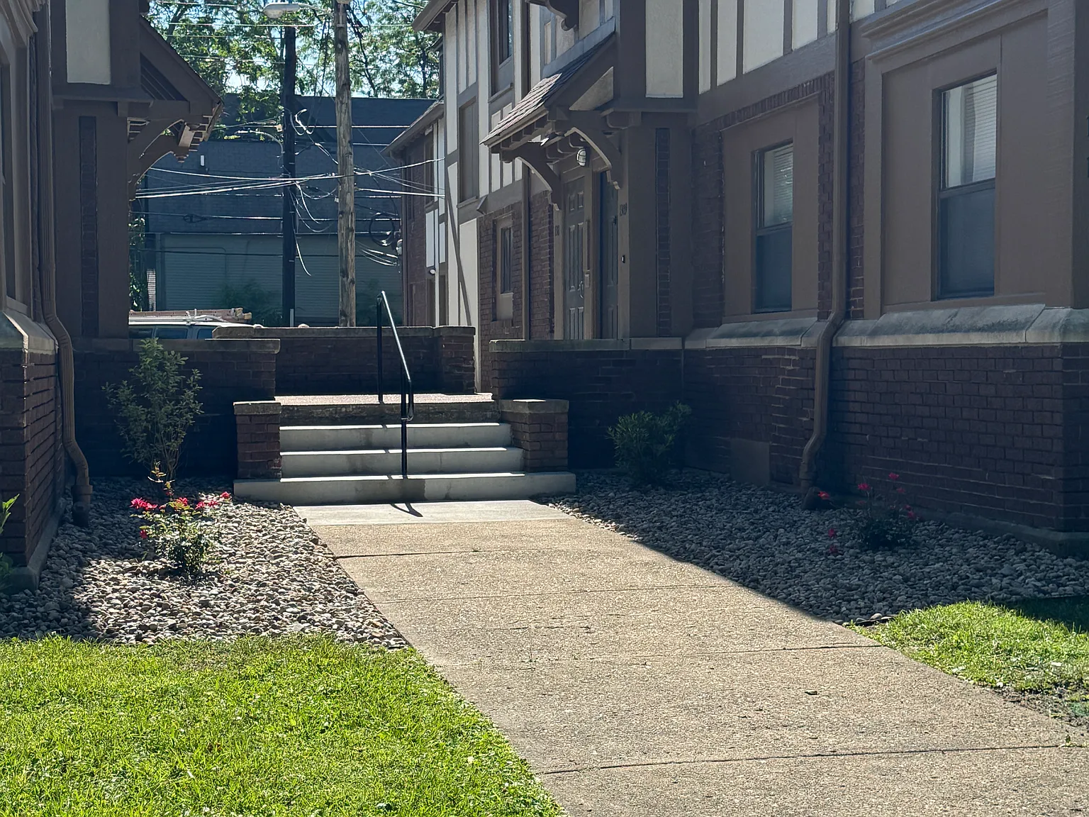 2 bed, 1000 sqft, $1,495 — Photo 3