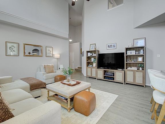 3rd image of 6014 Prince Place Dr