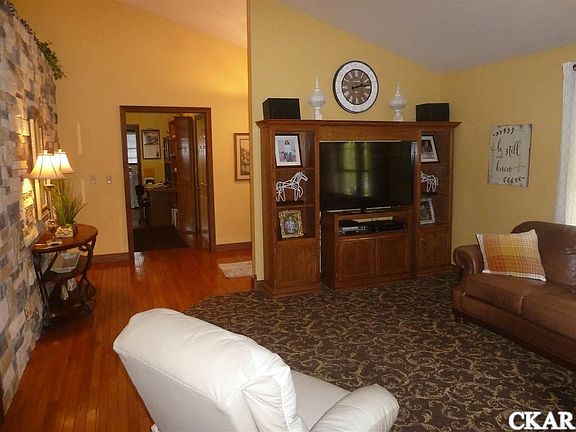 3rd image of 215 Foster Ln