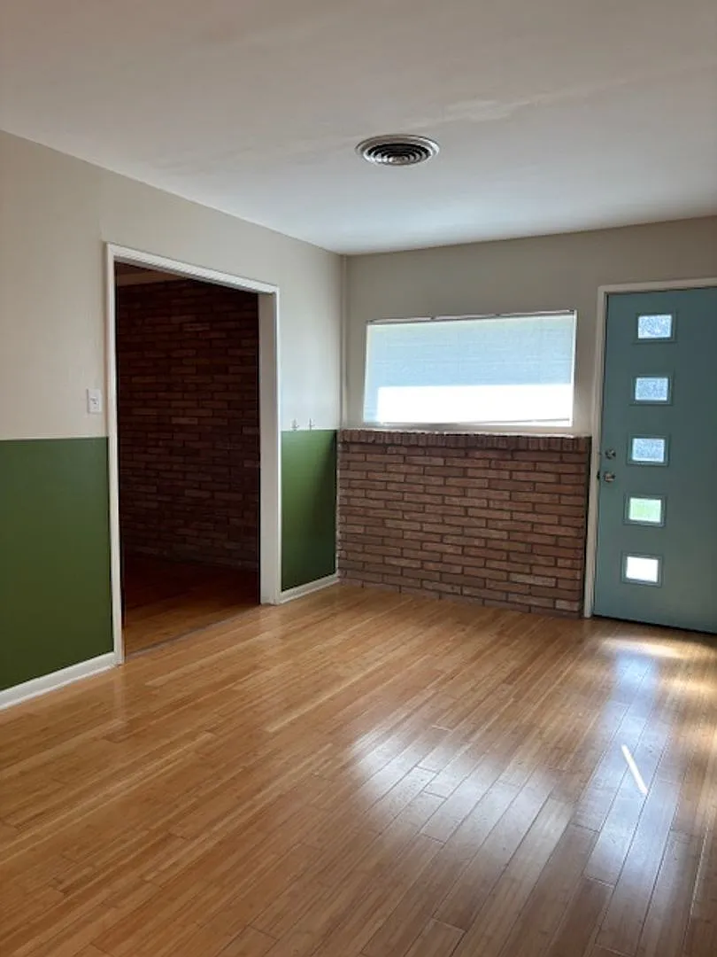 Fully remodeled home in Central Austin — Photo 2