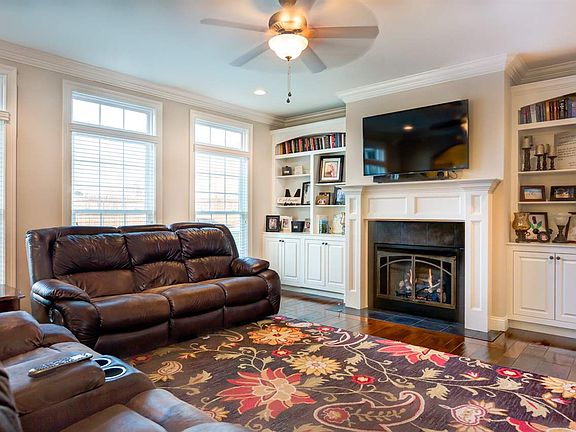 5th image of 10444 Ashton Ct