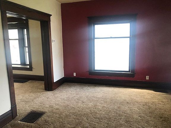 5th image of 218 Clover Ave