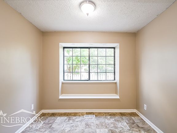 5th image of 631 Woods Crossing Dr