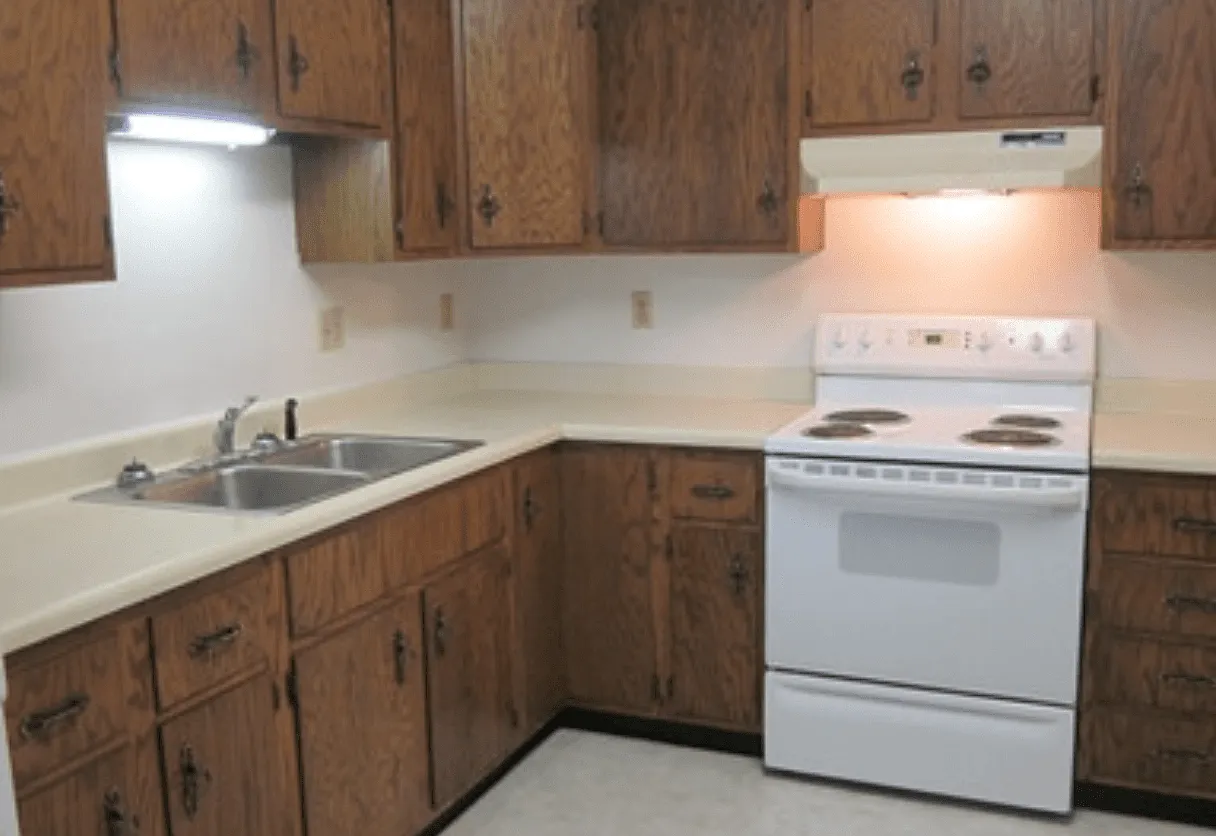 Leonhardt Manor — Photo 1