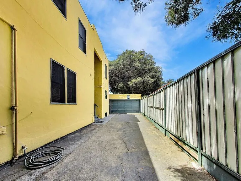628 Waverly St #11 — Photo 16