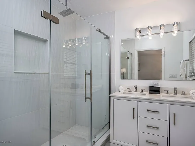 2515 Grove St — Photo 17