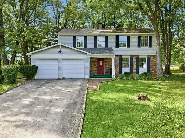1922 Burr Oaks Ct, Youngstown, OH 44515