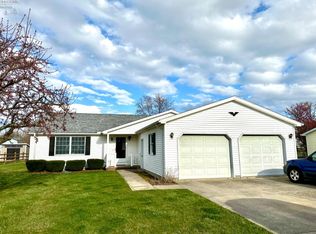 242 S Gordon Dr, Oak Harbor, OH