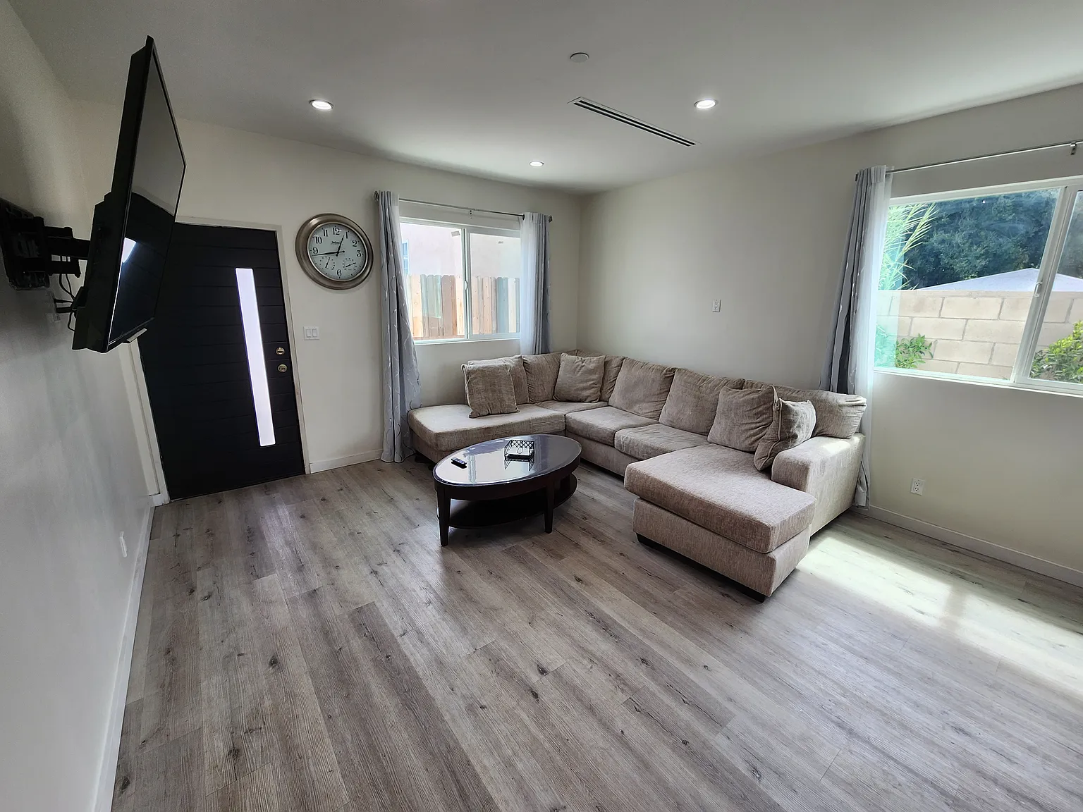 2 bed, 1060 sqft, $3,000 — Photo 3