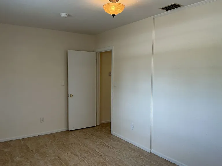 109 Eastway Dr — Photo 8