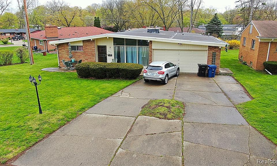 9214 Grayfield, Redford, MI 48239 Zillow