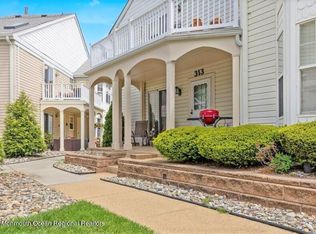 313 Tulip Ln, Freehold, NJ 07728