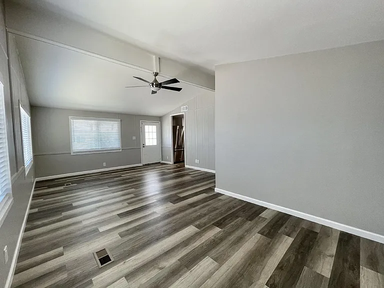 738 Swan Dr — Photo 5