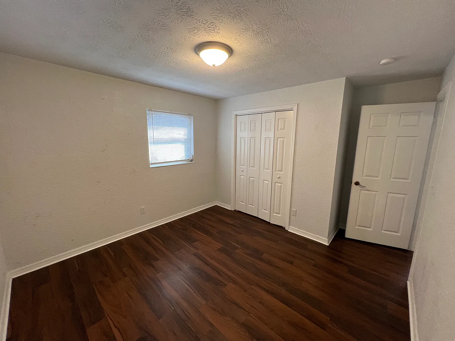 Move In Ready 4 Bedroom Home — Photo 4
