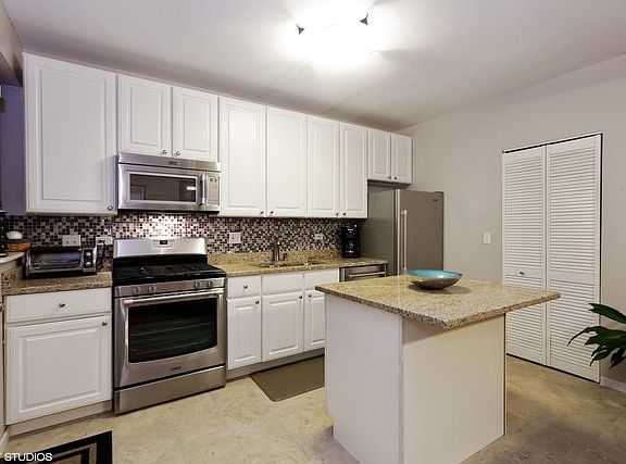 4th image of 4825 N Fairfield Ave #G