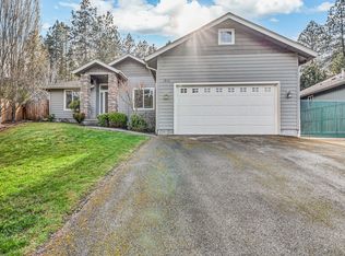 1910 Storey Ln, Grants Pass, OR 97527