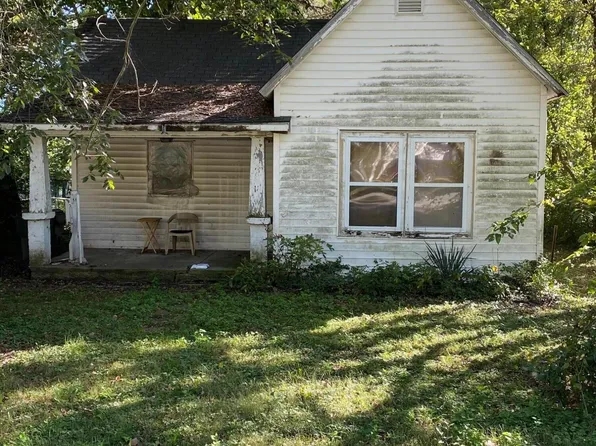 18 E Tyndal Street, Aurora, MO 65605