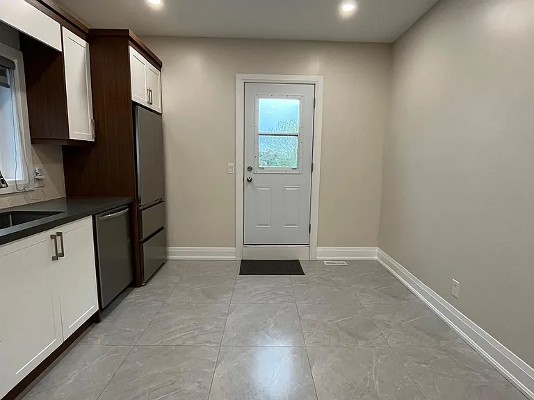 213 Osler St #2 — Photo 22