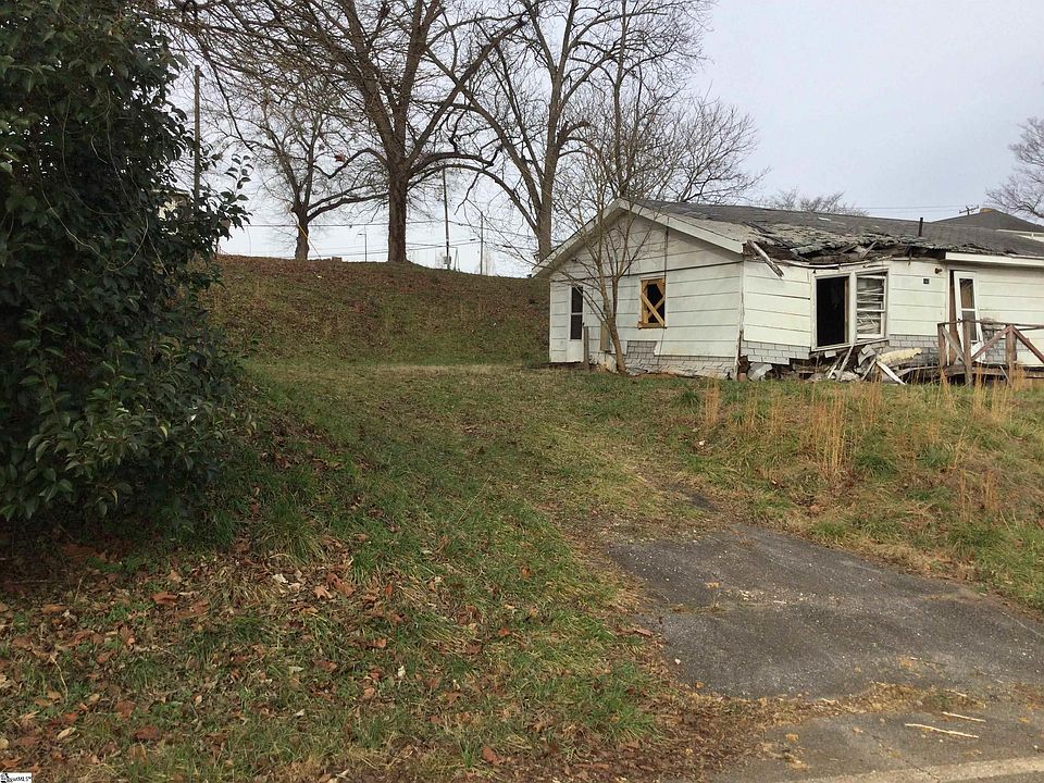 2nd image of 142 Hughes St