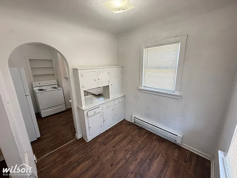 1403 W Lincoln Ave — Photo 5