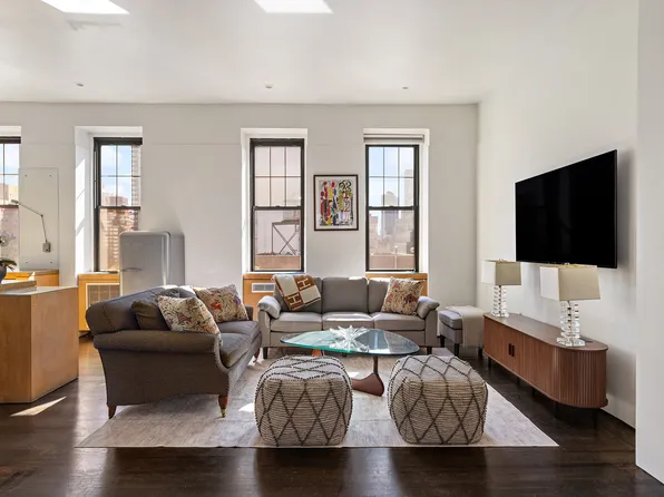 521 Park Avenue image 2 of 10