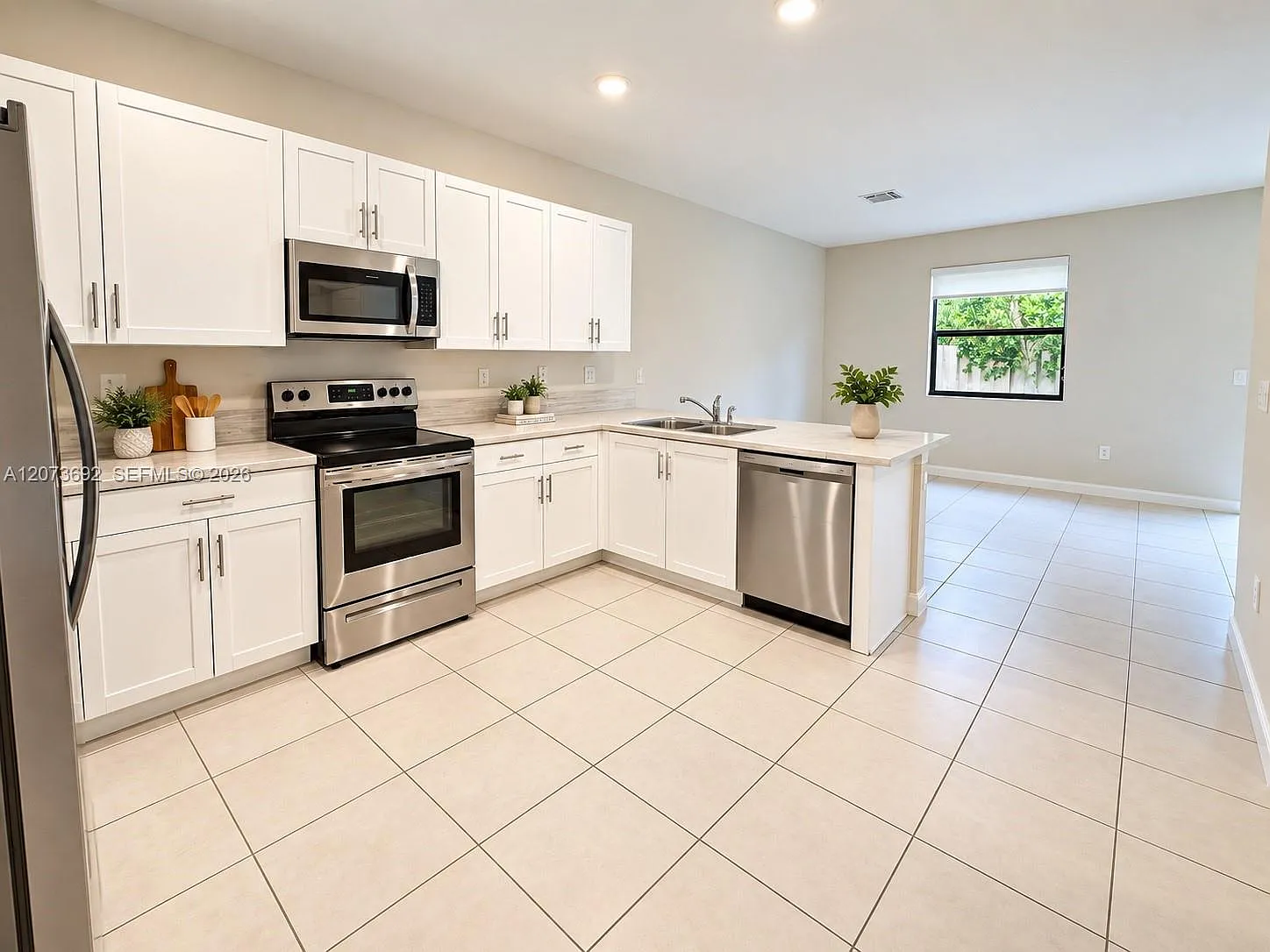 4 bed, 1820 sqft, $3,100 — Photo 3