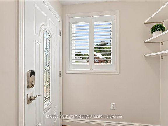 4th image of 100 Stirling Ave S