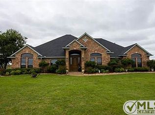 3914 Prachyl Rd, Ennis, TX 75119