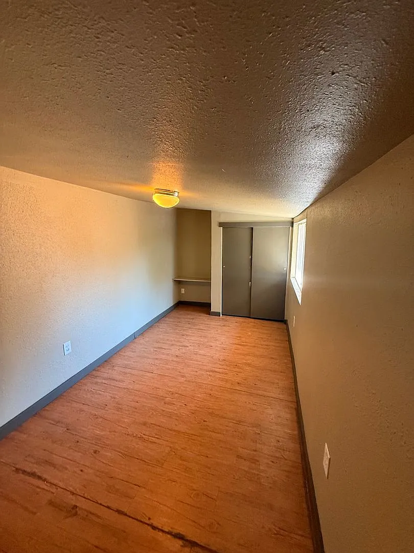Pet Friendly 3 Bdrm 1 Bath 1.8 Miles to OIT and Sky Lakes — Photo 4