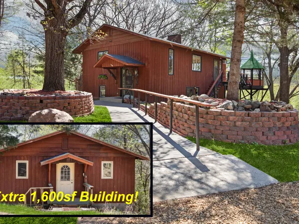 327 Krattley Ln, Hudson, WI 54016