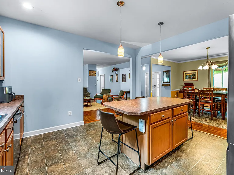 10870 Hammond Dr — Photo 15