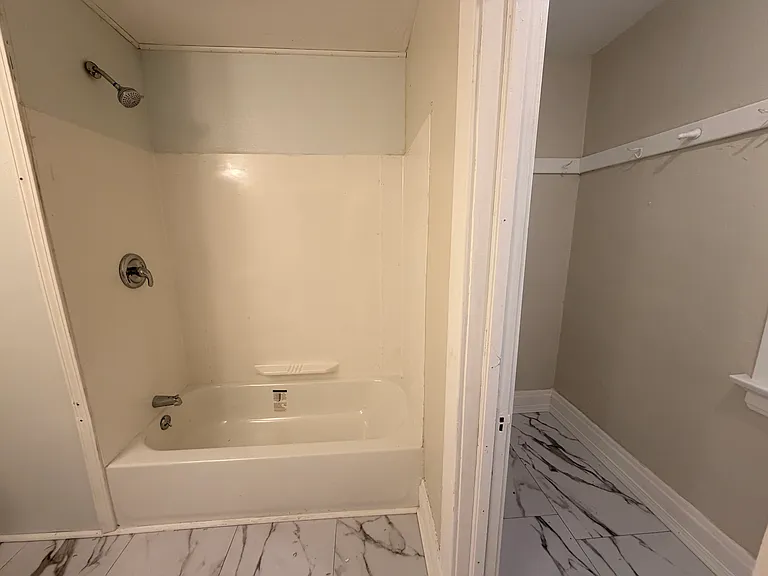 834 N Detroit Ave — Photo 25