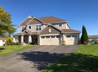 2113 Rock Ridge Cir, Shakopee, MN 55379