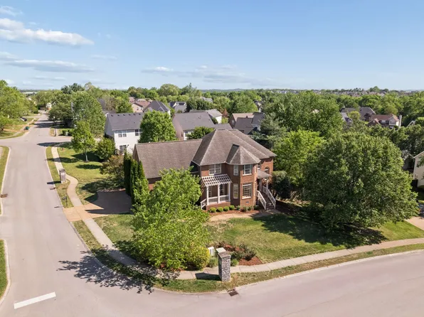 2001 Bairnsdale Dr, Thompsons Station, TN 37179