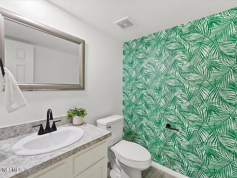 8140 Sutton Pl E — Photo 8