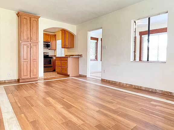 3rd image of 1100 Aragon Ave