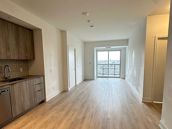 2nd image of 1350 Ellesmere Rd #902