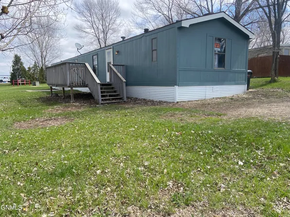 114 Pheasant St, Bismarck, ND 58504