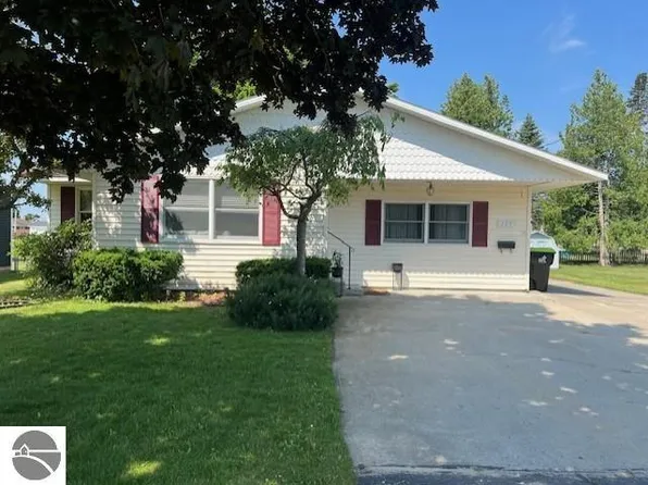 129 Grant St, East Tawas, MI 48730
