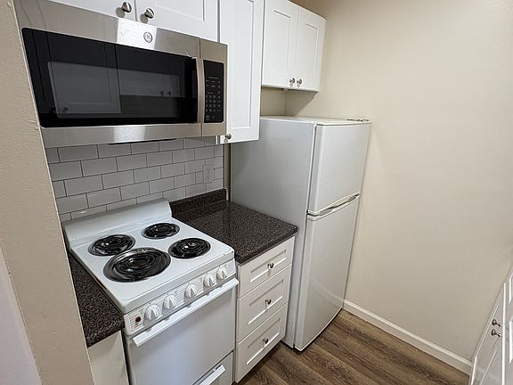 2nd image of 28 E Lancaster Ave #3B