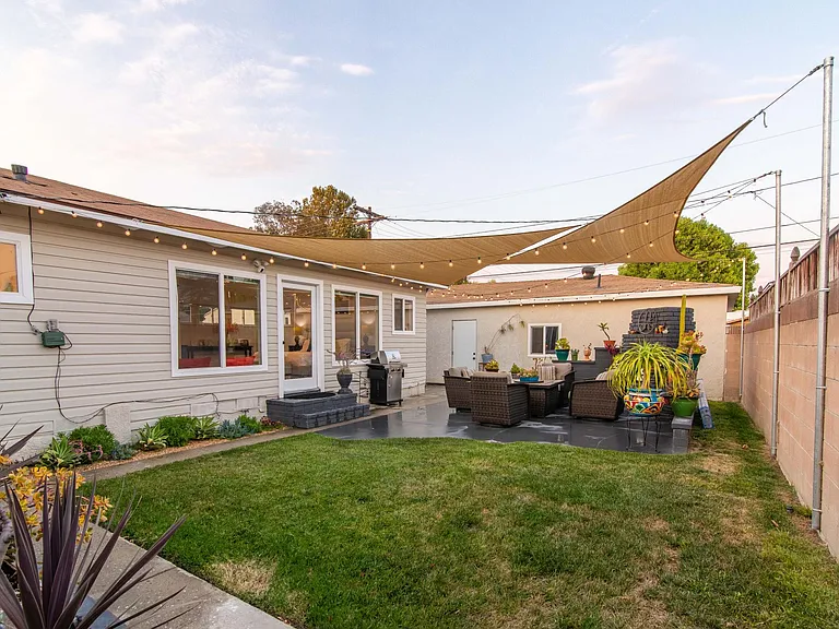 3820 Clark Ave — Photo 28