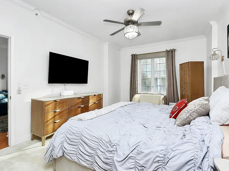300 W 5th St #431 — Photo 31