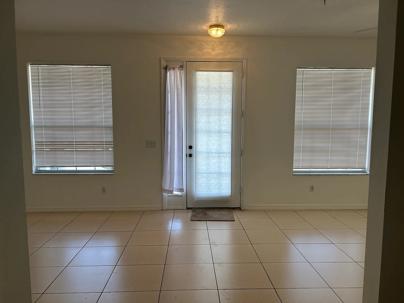 3 bed, 2.5 bath, 1712 sqft, $2,300 — Photo 3