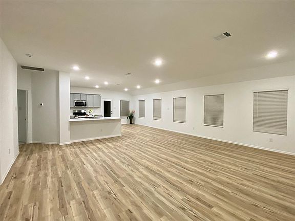 4th image of 3724 Moss Hill Rd