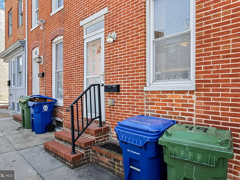 49 E Heath St — Photo 8