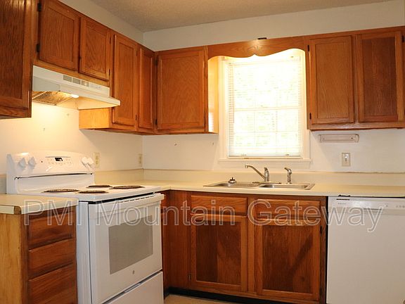 2nd image of 48 Primrose Dr Unit C