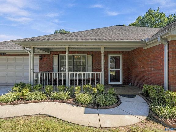 3rd image of 218 Amber Ln