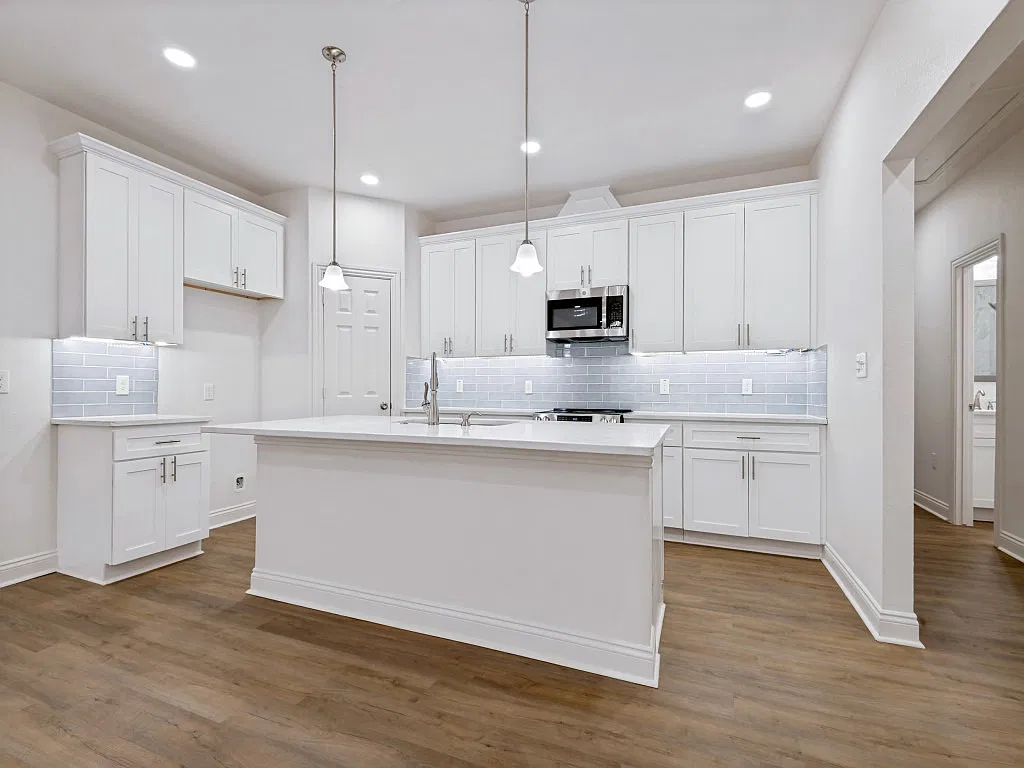 3 bed, 1967 sqft, $2,800 — Photo 1